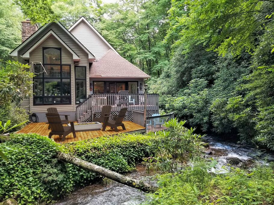 Rushing Water, Hot Tub, Big Deck, Firepit + Wi-Fi